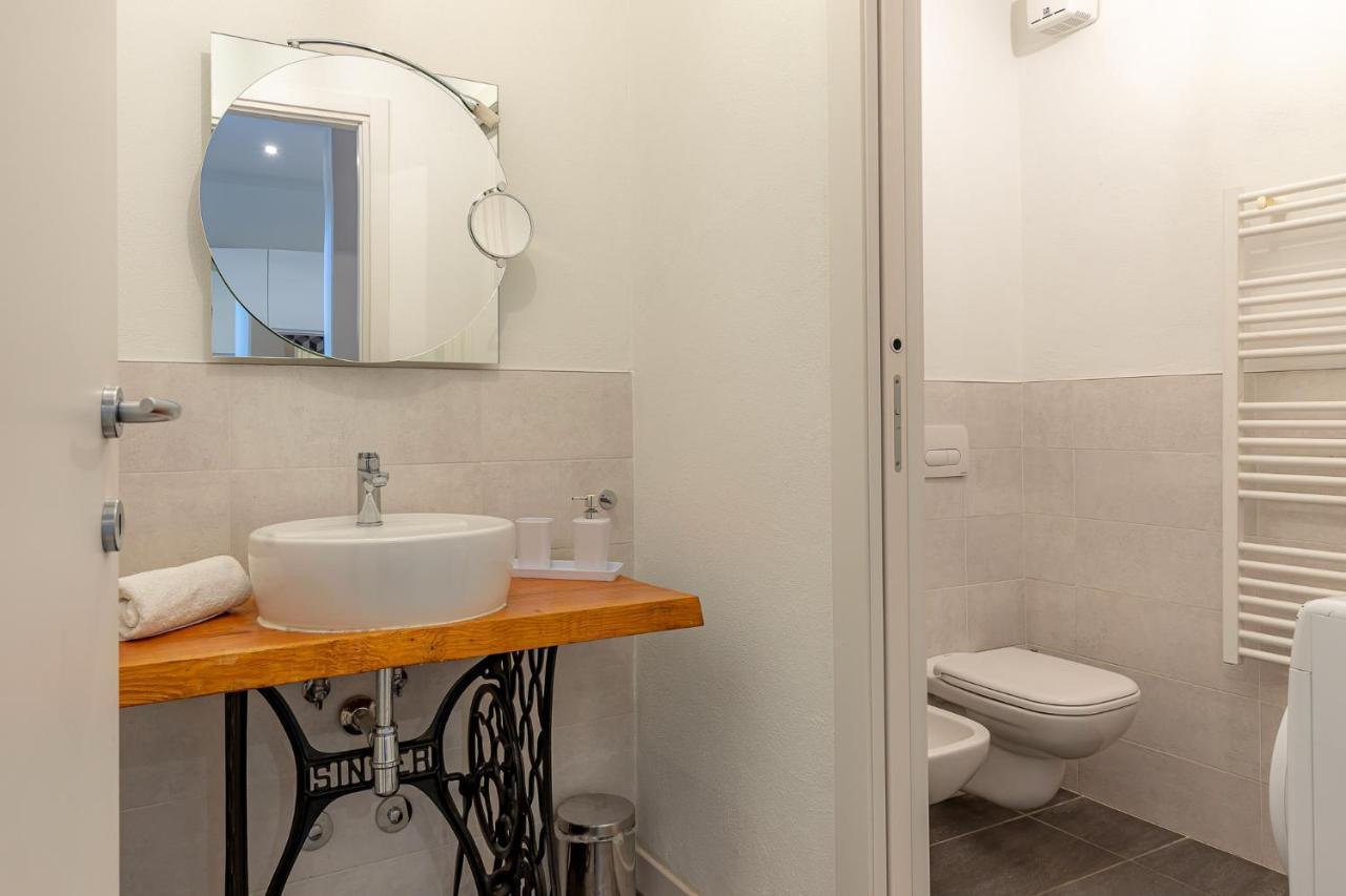 Moderno Loft A Due Passi Dal Lago Apartment Torno Exterior photo